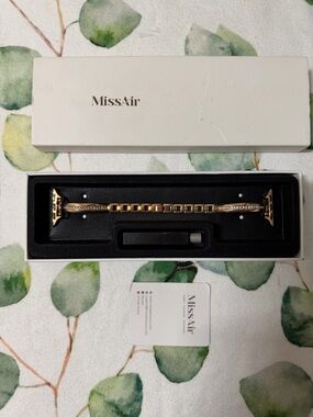 Gold-Tone Decorative Link Apple Watch Band Adapter